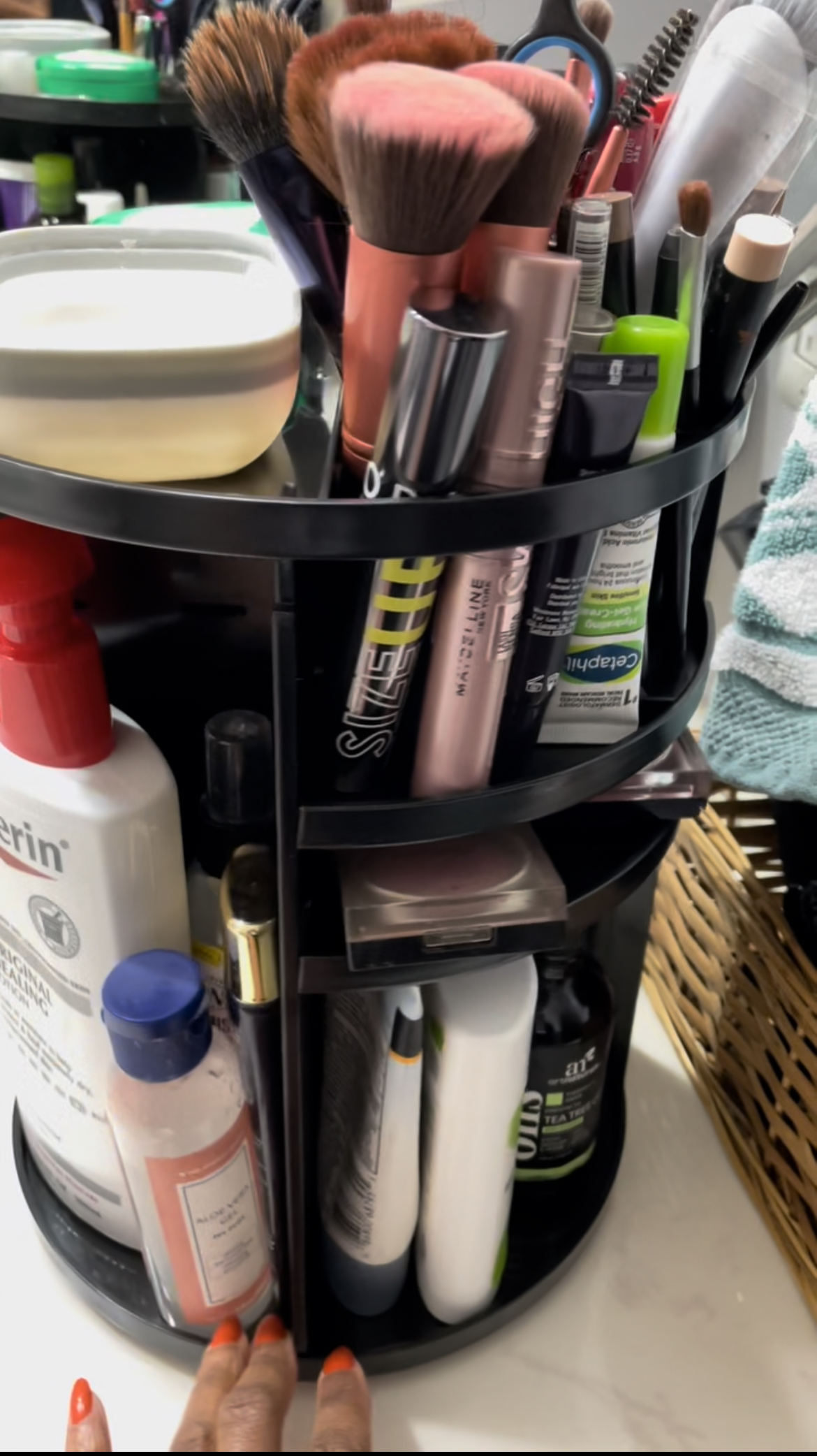 makeup organizer 