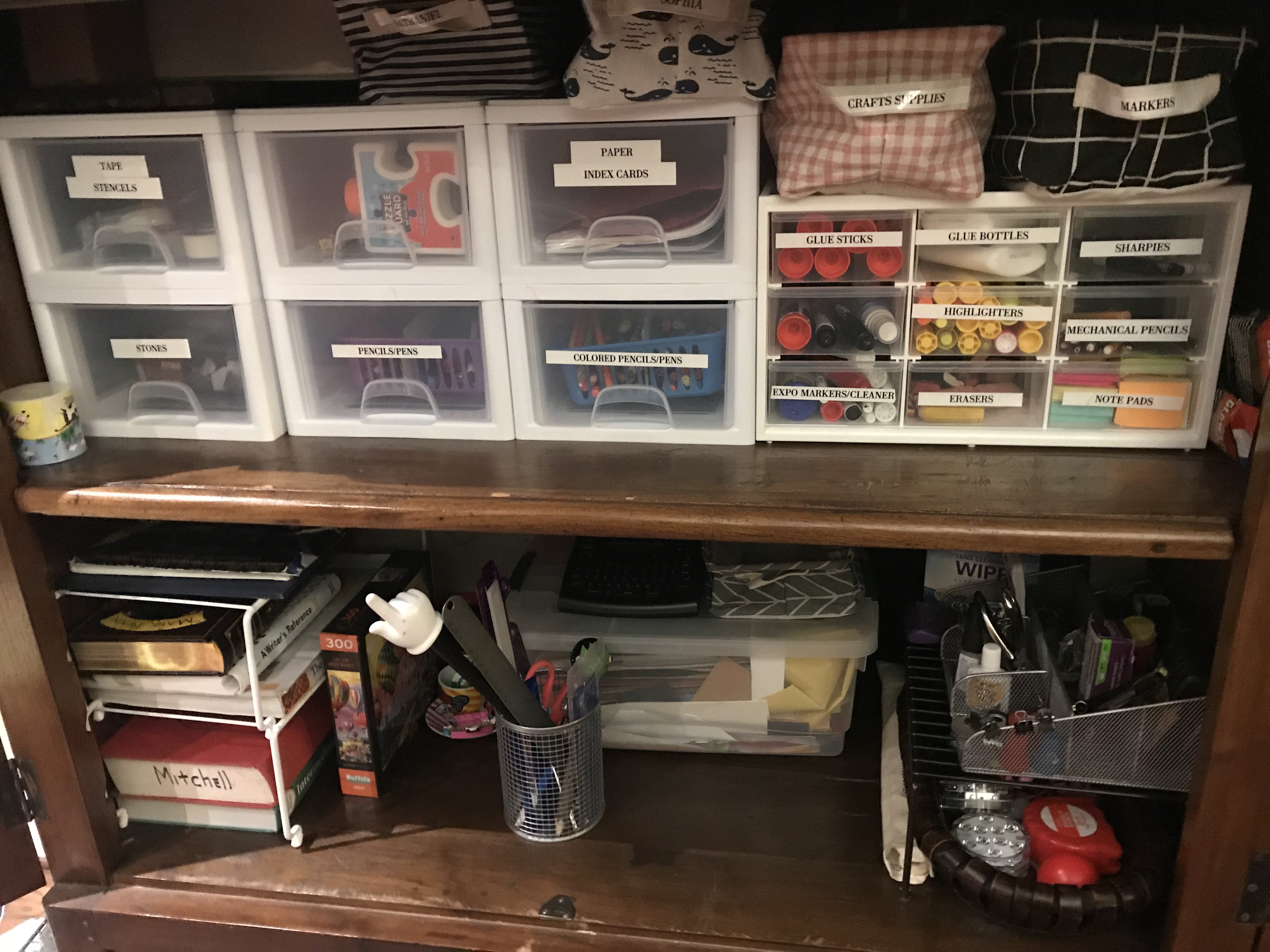 container with drawers 